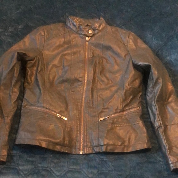 Pleather jacket 🧥 - Picture 7 of 8